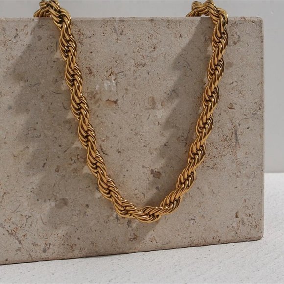 NEW 8MM 18K GOLD CHUNKY TWISTED CHAIN NECKLACE, NICE NECKLACE, CUTE NECKLACE. - Picture 3 of 5